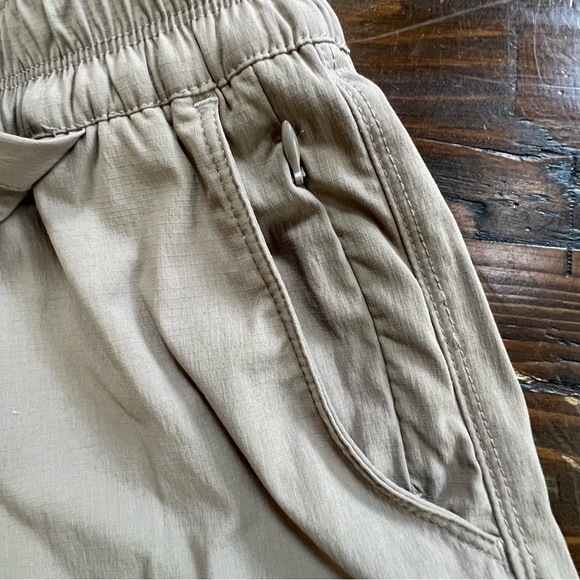 YOGALICIOUS High Wasted Skort size M Taupe Color excellent condition - Picture 3 of 7